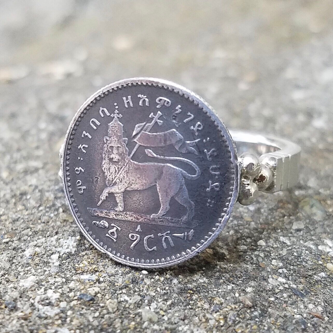 1903年から100年前のエチオピアのコイン。ユダのライオンと