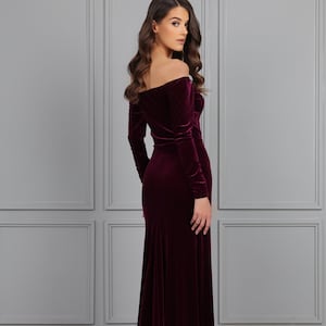 Bridesmaid Velvet Dress Dark Purple High Quality Fabric Dress Off Shoulders Velvet Maxi Gown With Long Sleeves