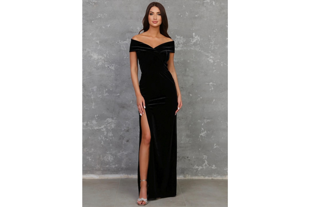 Long Black Bridesmaid Dress Vintys Women's Off The Shoulder Velvet Bridesmaid Dresses With Sleeves 2025 Mermaid Long Black Bridesmaid Dress Vintys Women's Off The Shoulder Velvet Bridesmaid Dresses With Sleeves 2025 Mermaid