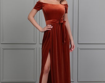 Vestido de dama de honor de terciopelo color naranja oxidado, vestido de invitada de boda, vestido formal, vestido de noche, vestido largo, vestido con abertura, vestido con hombros descubiertos