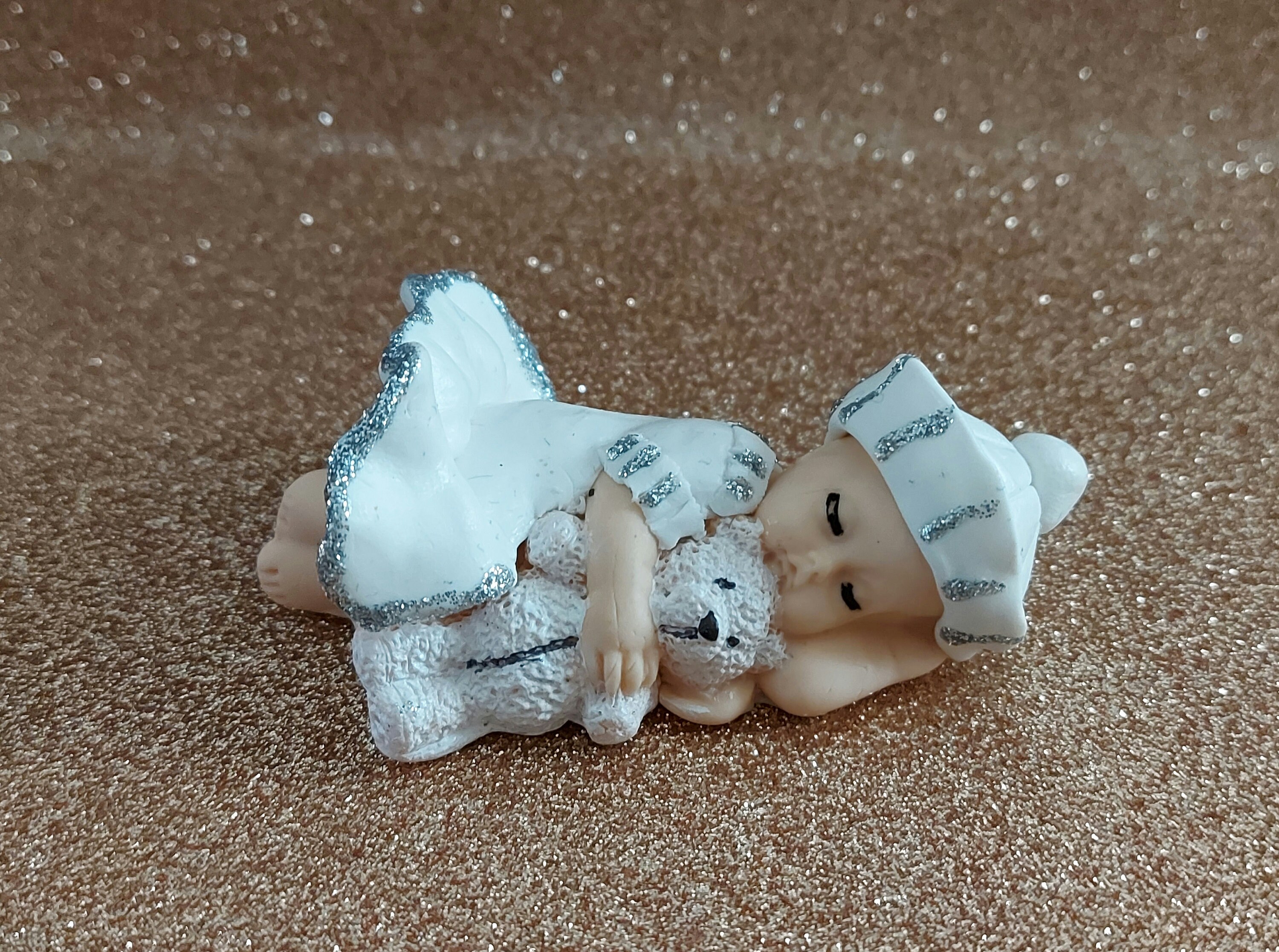 Bébé Fimo Fille Habillé en Blanc