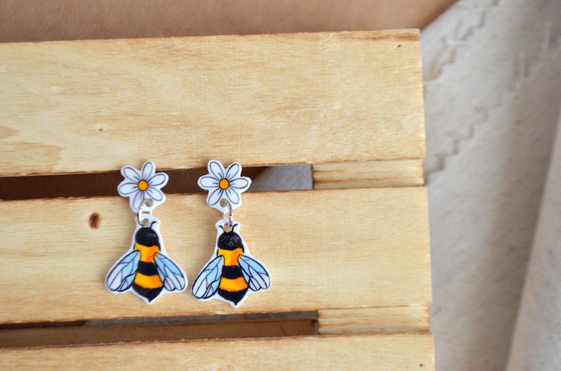 nature earrings tiny earrings Bee earrings yellow bee earrings long flower earrings flower earrings nature earrings
