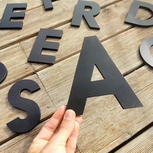 Letras recortadas em madeira - 20 cm de altura - personalizáveis em diversas cores