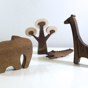 Animaux d'Afrique en bois naturel // Jouet écologique pour enfant // Jouet en bois // Eléphant, Girafe, crocodile en bois image 2