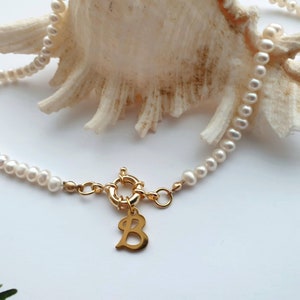 Collar de perlas personalizado, collar inicial de oro, collar de perlas inicial personalizado, collar de letras personalizado, gargantilla inicial de perla personalizada