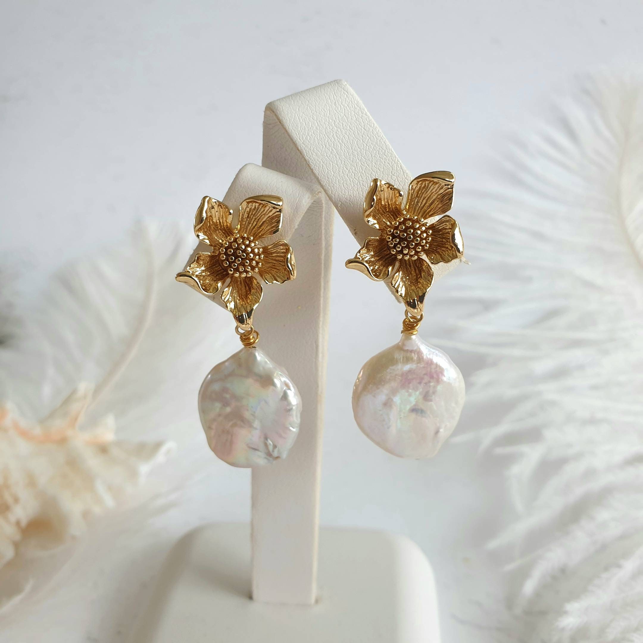 Island Flower Pearl Muse Earrings
