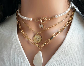 Collana girocollo di perle personalizzata con ciondolo iniziale in oro, collana con ciondolo con lettera personalizzata, collana di perle vere, gioielli di perle