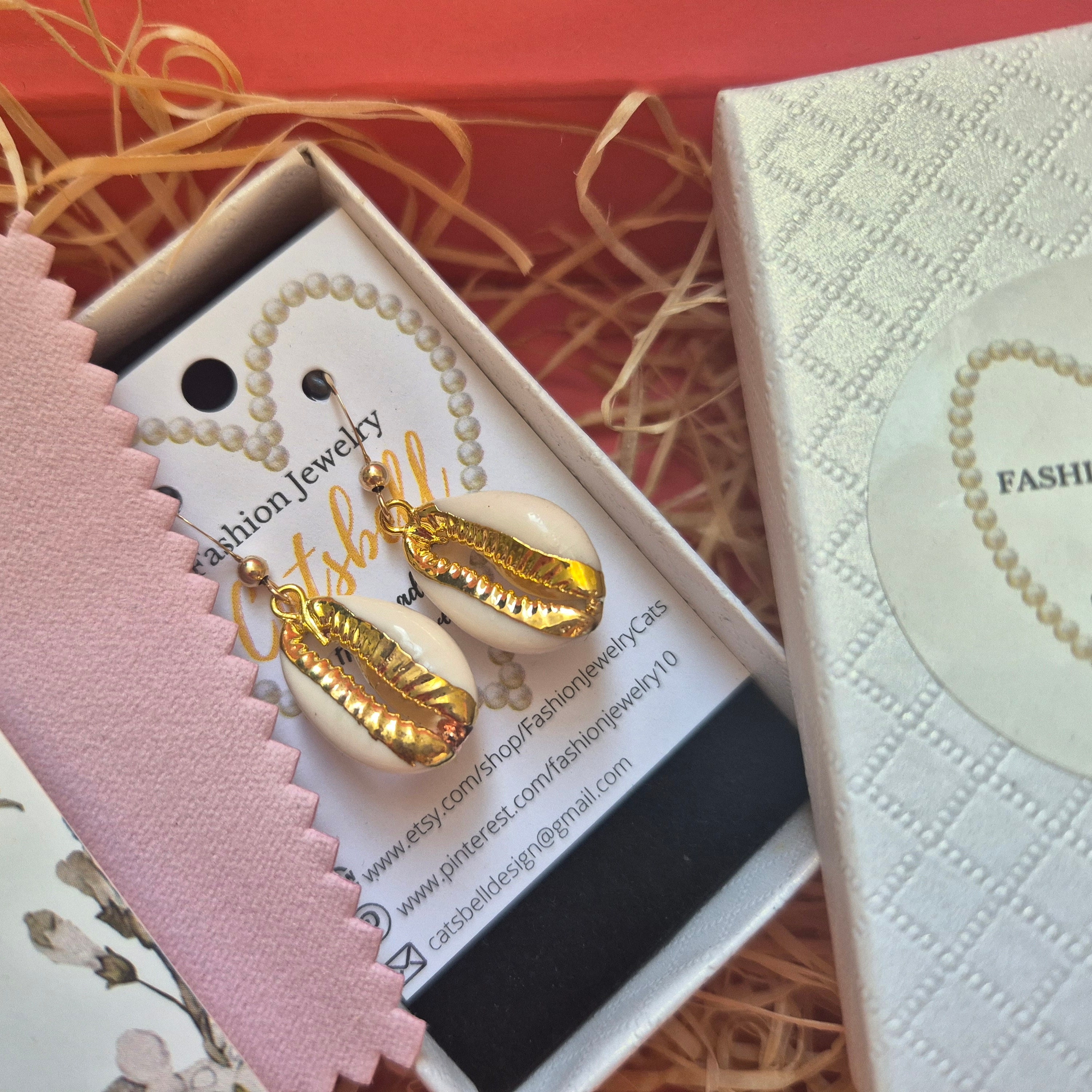 ◇Monday Edition◇ [usual ME] circle seashell earrings White Scallop Shell Earrings – Mermaid and Me