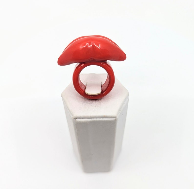 Kiss me a lot ring 3D ring lips image 8