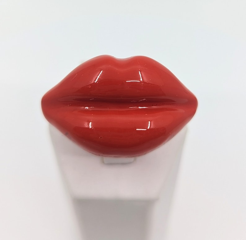 Kiss me a lot ring 3D ring lips image 7