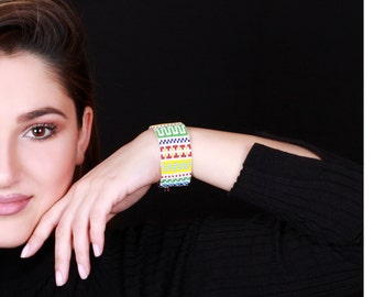 Kleurrijke kralen manchetarmband - statement sieraden voor haar - handgemaakt cadeau - kleurrijke Boho armband