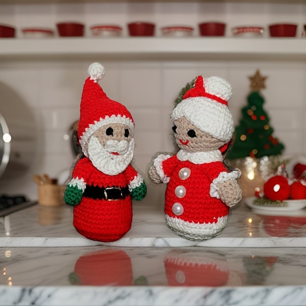 Mr. & Mrs. Santa Hand-Crocheted Ornament Set – Rustic Fireplace Mantel Decor, Festive Table Centerpiece Decoration, Perfect Party Favor