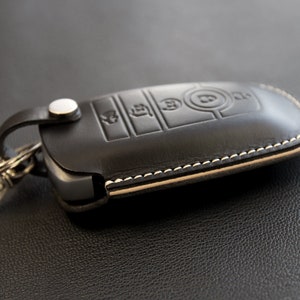 Ford Mustang GT 5.0 Rectangular Black Leather Key Chain – Official IPick Image, Clip-On