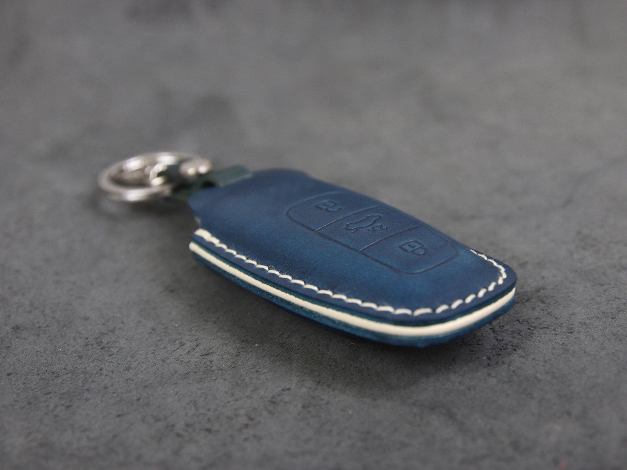 Premium leather key cover for Audi keys including keyring (LEK65-AX7)
