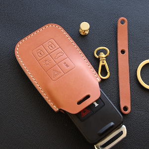 Handmade Leather Designer Keychain Purse For Men And Women Luxury Car  Keyring With Buckle, Fashionable Bags Pendant By Classic Brand From Tomsid,  $17.59