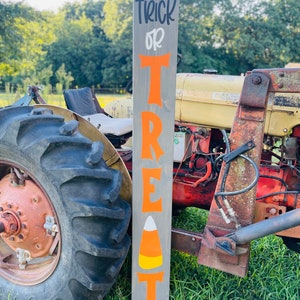 Trick or Treat Porch Leaner, Halloween Front Porch Sign, Front Door Sign, Front Porch Sign, Home Sign, Porch Décor, Porch Leaner, Porch Sign