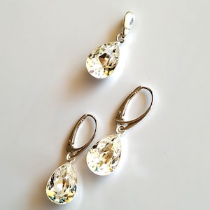 Conjunto Pear Crystal, Pendientes y colgante en plata 925 y cristal lagrima transparente.