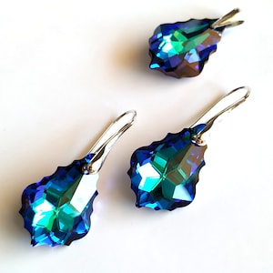 Set Baroque Heliotrope Hook, Boucles d’oreilles et Pendentif en argent 925 et cristaux baroques bleus