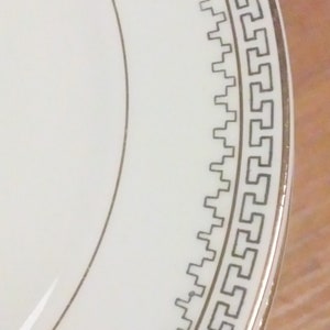 4 ou 6 Oxford Bread & Butter/Side Plates par Pope Gosser Greek Keys
