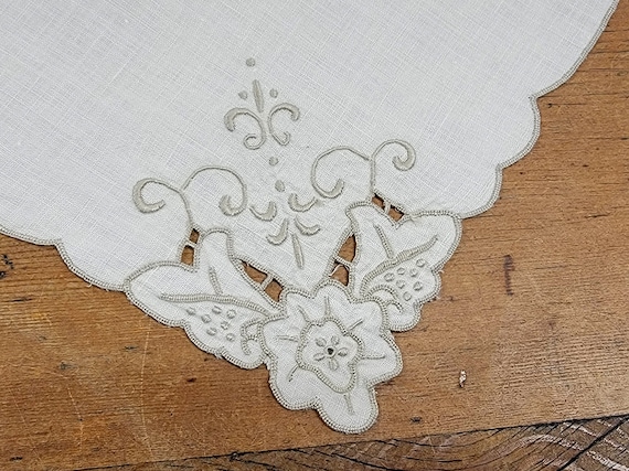 16 Napkin Set of 4 Hand Embroidered Vintage Linen Madeira Style Cut Needlework Ecru