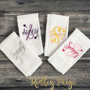 Monogramm Baby Mädchen Burp Tücher, personalisieren Baby Burp Kleidung, neue Baby-Geschenk-Set, Baby-Zubehör, Baby-Dusche-Geschenk, benutzerdefinierte Burp Kleidung