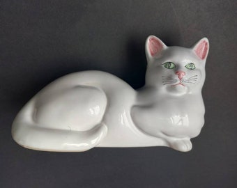 Vintage 1970's White Cat Figurine    Made In Portugal   Handpainted  Pretty Green Eyes   Ceramic Hard To Find