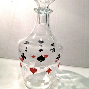 Carafe à cartes à jouer fabriquée en France losanges pique trèfle motif coeurs bouchon en verre original