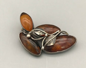 Vintage Baltic Cognac Amber Leaf Motif Sterling Silver Brooch
