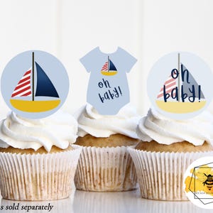 Eetbare zeilbootthema babyshower cupcake en koekje toppers