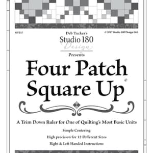 Puede incluir: Una regla en blanco y negro con el texto "Four Patch Square Up" y "A Trim Down Ruler for One of Quilting's Most Basic Units". La regla está diseñada para acolchar y ofrece un centrado simple y alta precisión para 12 tamaños diferentes.