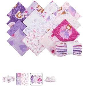 Pode incluir: Um pacote de 15 quadrados de tecido de tamanho "fat quarter" em tons de roxo e rosa, com um design de personagem de princesa. Os quadrados de tecido estão dispostos em forma de pirâmide. O texto "Camelot Fabrics - Sofia The First Fat Quarter Bundle - 15 Fat Quarters" é exibido abaixo dos quadrados de tecido.
