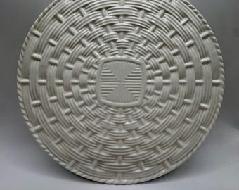 Vintage Varages ML France basketweave cake serveerborden set van 2 Franse faience