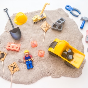 CONSTRUCTION Little Explorer Kit - Under Construction Sensory Kit - Sensory Play On-the-Go - Diggers Sensory Learning Kit - Montessori Play