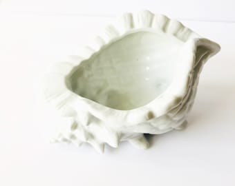Moderne weiße Keramik Sea Shell Conch Blumenvase Wandbehang dekorative Vase