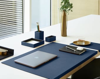 Sous main Bureau en Vrai Cuir Bleu - Design Moderne, Structure en Acier Profil Antérieur à L Fond Antidérapant - Made in Italy