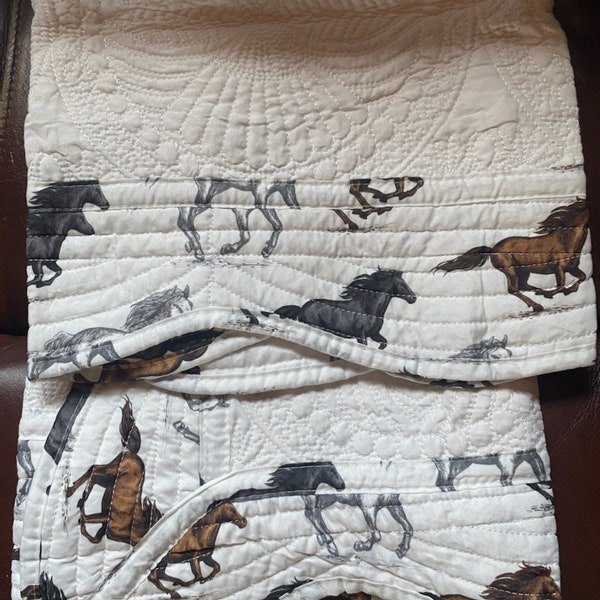 Small Horse Heirloom Quilt, Handcrafted Equestrian Bedding, Rustic Woodland Blanket, Vintage Style Quilt, Unique Farmhouse Home Decor Throw