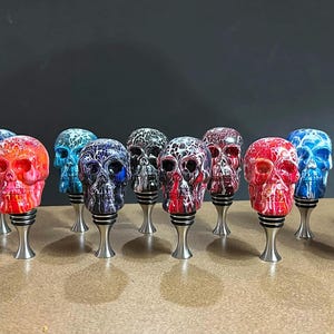 Skull Bottle Stoppers - Unique Resin Art for Wine, Whiskey, and Spirits / Wine Bottle Stopper / Whiskey bottle stopper / drink stoppers