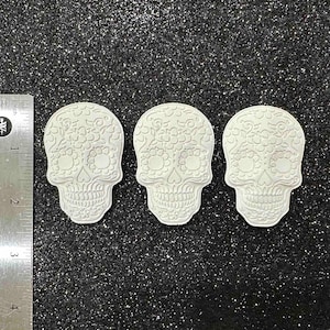 Small ready to Paint 3 flat Sugar Skulls / Dia de los Muertos / Day of the Dead / Paintable crafts / Gypsum Cement Paintable art