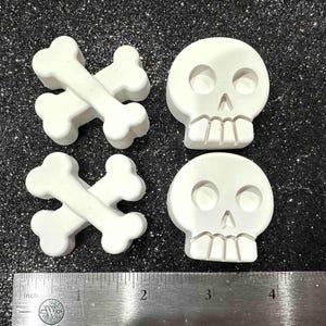 Skull heads and cross bones / Paintable halloween crafts / ready to paint Halloween art/ Gothic art / Gothic art skulls