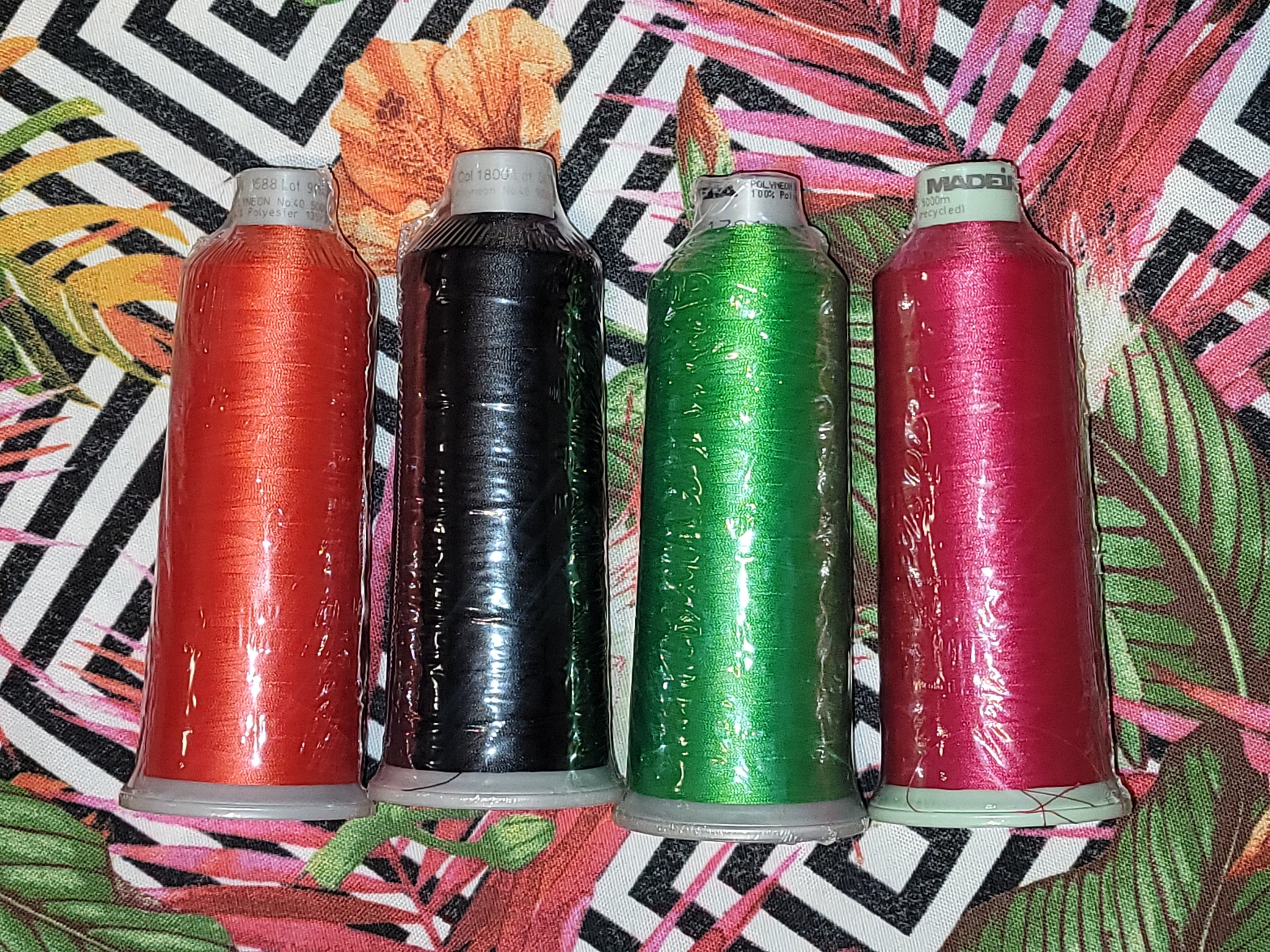 Machine Embroidery Thread 500M Set 40 Vibrant Colors Fits Brother & More  Polyester 