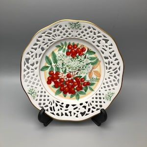 Bavaria Germany Schumann Arzberg 7.5&quot; Pierced Rim Wall Plate Fyrklövern - Nordic Berry - L Helje Design - Sweden - Cowberry