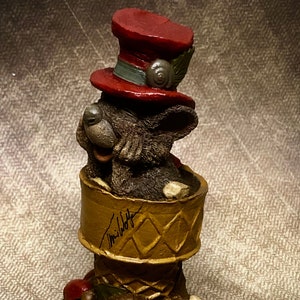 1992 Tim Wolfe Woodspirit PISTACHIO #34 Mouse in a Cone Tom Clark Cairn Studio #9041, Signed Pecan Resin