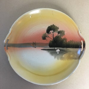 Japanische Orange Sonnenuntergang Servierplatte Platte Seenlandschaft mit Schwan lächelnden Griffe Tray - Tashiro Shoten