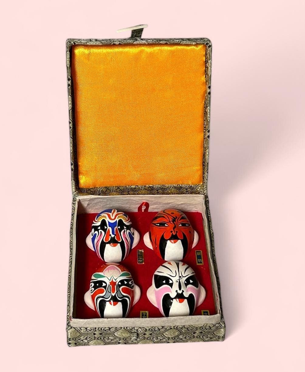 Set of 4 Chinese Zhong Guo Jing Ju Lian Pu Clay Hand-painted Mini