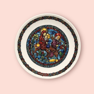 French Limoges Collectible Plate Noel Vitrail &quot;La Suite en Egypt&quot; by Henri Darceau 1977 Christmas Holiday Decor