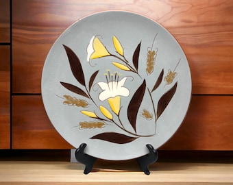 STANGL Pottery Golden Harvest 10" Dinner Plate Lily Flowers 50s Blue Hand Painted Trenton Pottery, MCM