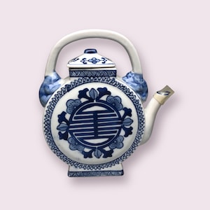 7&quot; Round Sphere Chinese Hand Painted Decorative Porcelain White Blue Teapot