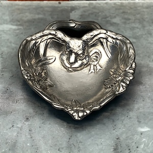 1994 Arthur Court Bunny Rabbit Flowers Heart Shaped Bowl Tray Trinket Dish 5.5” - Easter Decor