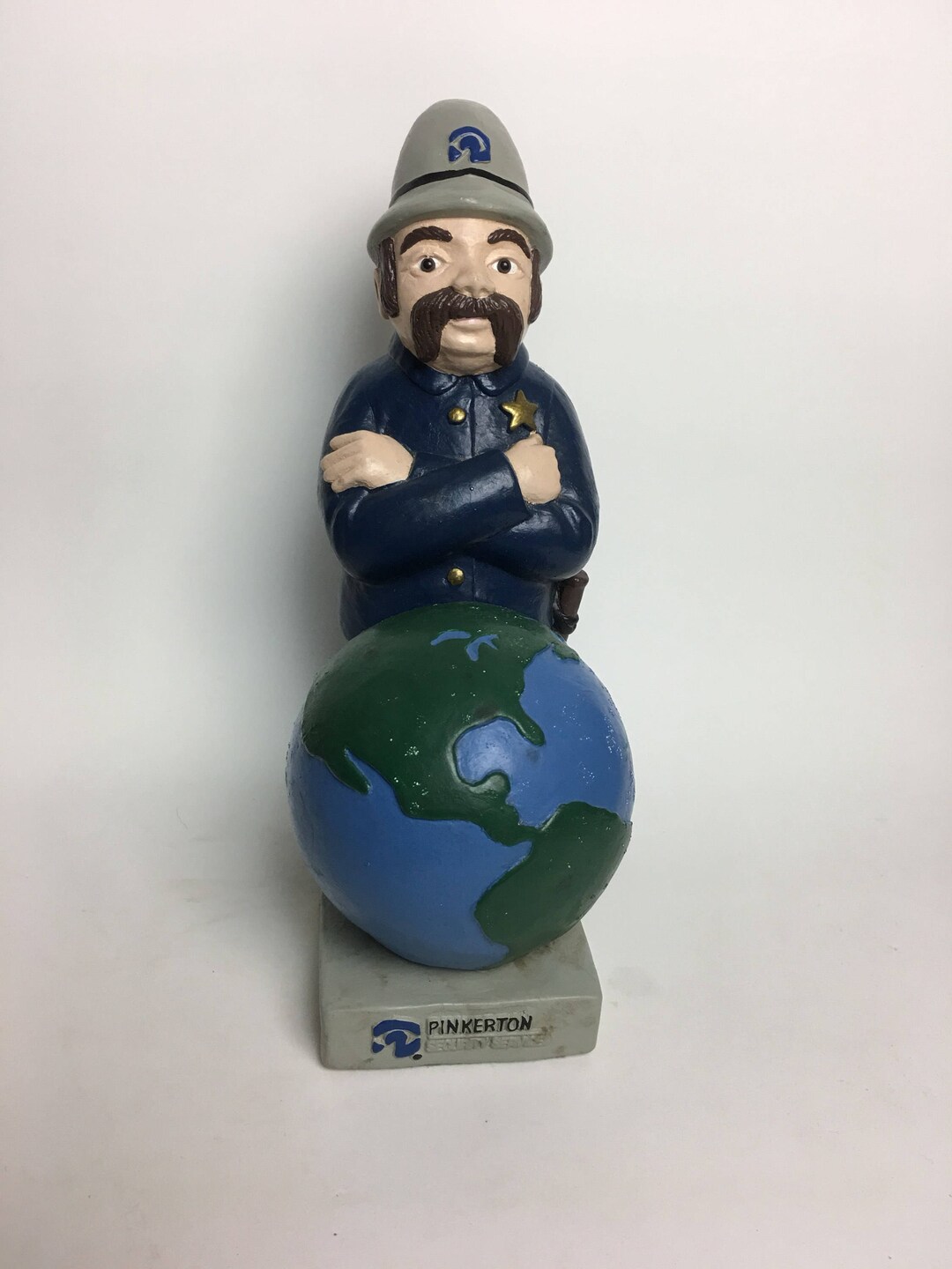 Pinkerton Security & Investigation Service 1992 Statue 21 Chalkware