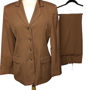Vintage Clifford & Wills 100% Wool 2 Piece Beige Fully Lined Jacket and Pants Suit Size 6 - made in USA